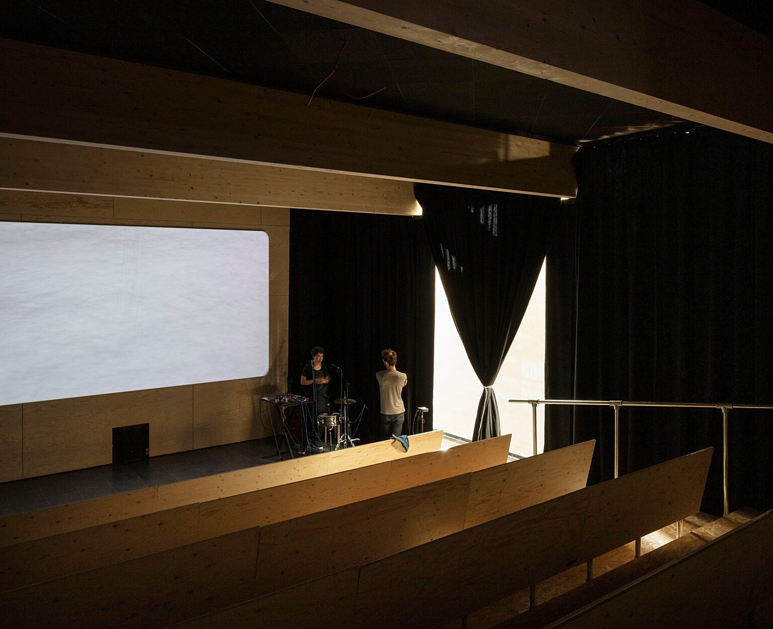 MDC KH cinema 001 HR